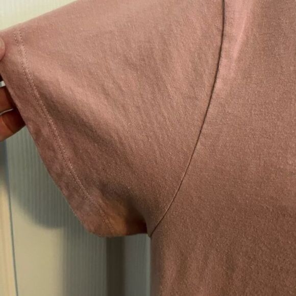 Champion Dusty Pink Short Sleeve T-Shirt. Tag says Large- fits like a medium. - Picture 3 of 4